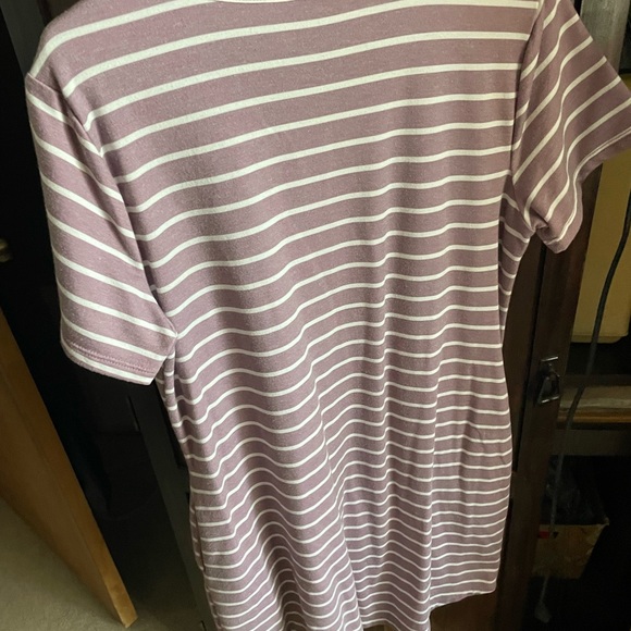 32 cool v-neck t-dress - Picture 2 of 3